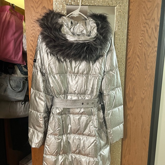 SILVER METALLIC WINTER COAT BY MICHAEL KORS… SIZE LARGE… NEW WITH TAGS. - Picture 3 of 16